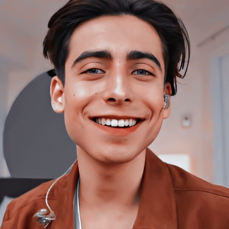 Aidan Gallagher — #12 Los actores más guapos de Hollywood