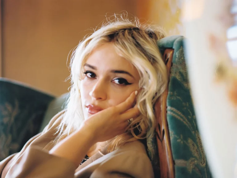 Lolo Zouai — #26 Las mujeres más hermosas de Francia