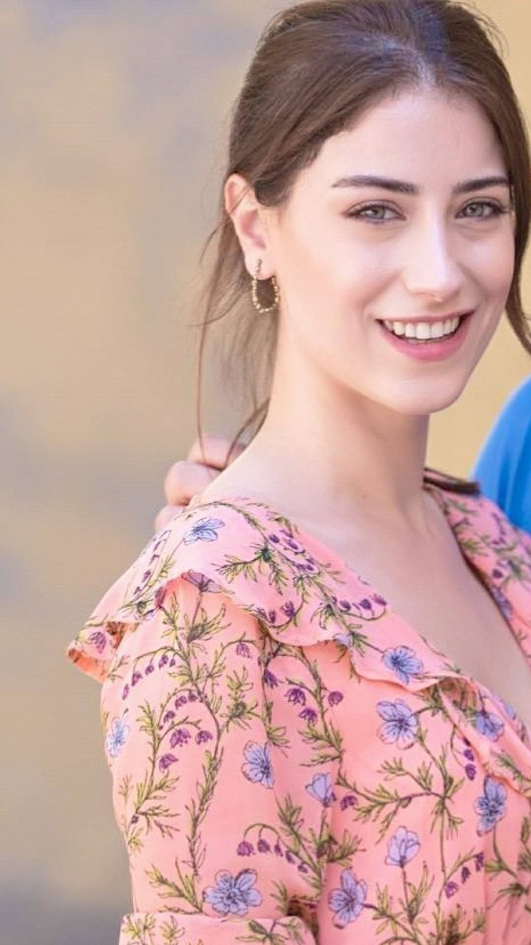 Hazal Kaya — #8 Las mujeres más hermosas de Turquía