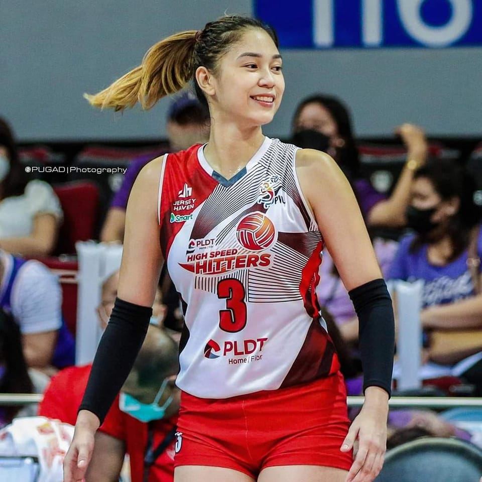 Mika Reyes — #11 Jugadoras de voleibol más hermosas