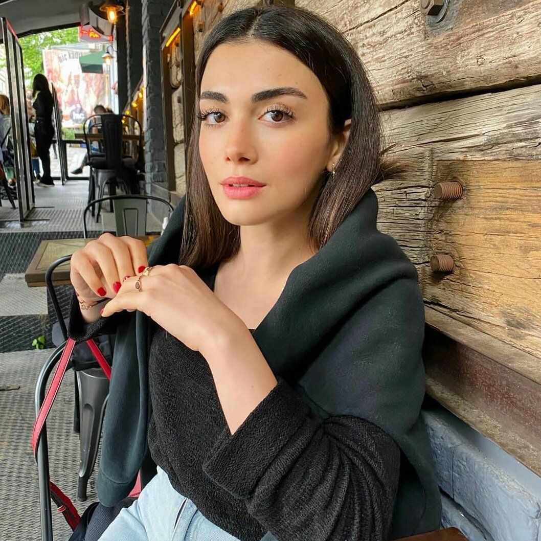 Özge Yağız — #10 Las mujeres más hermosas de Turquía
