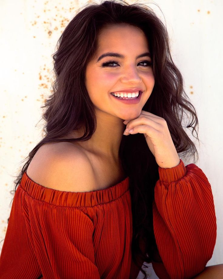 Isabela Moner — #26 Las actrices jóvenes más hermosas del mundo (menos de 30 años)