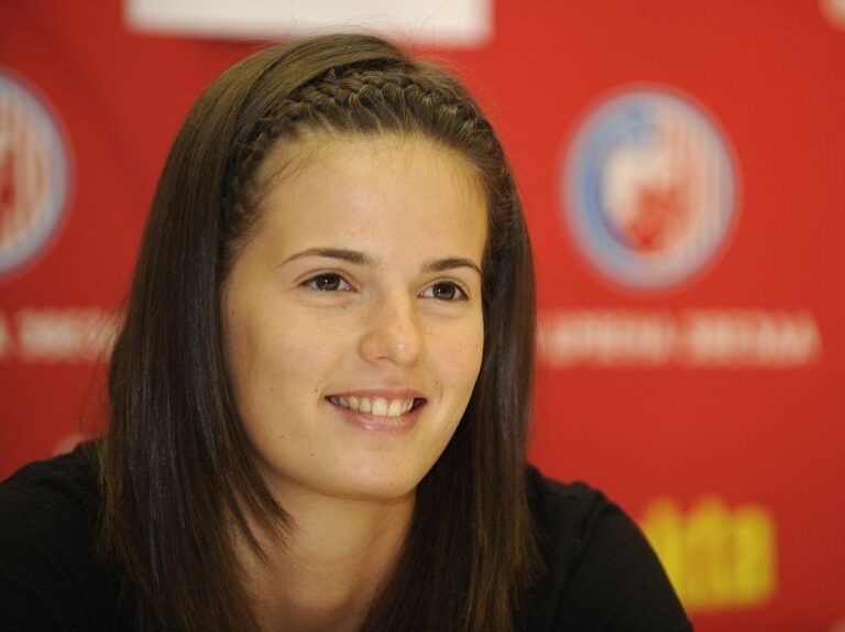 Sanja Malagurski — #41 Jugadoras de voleibol más hermosas