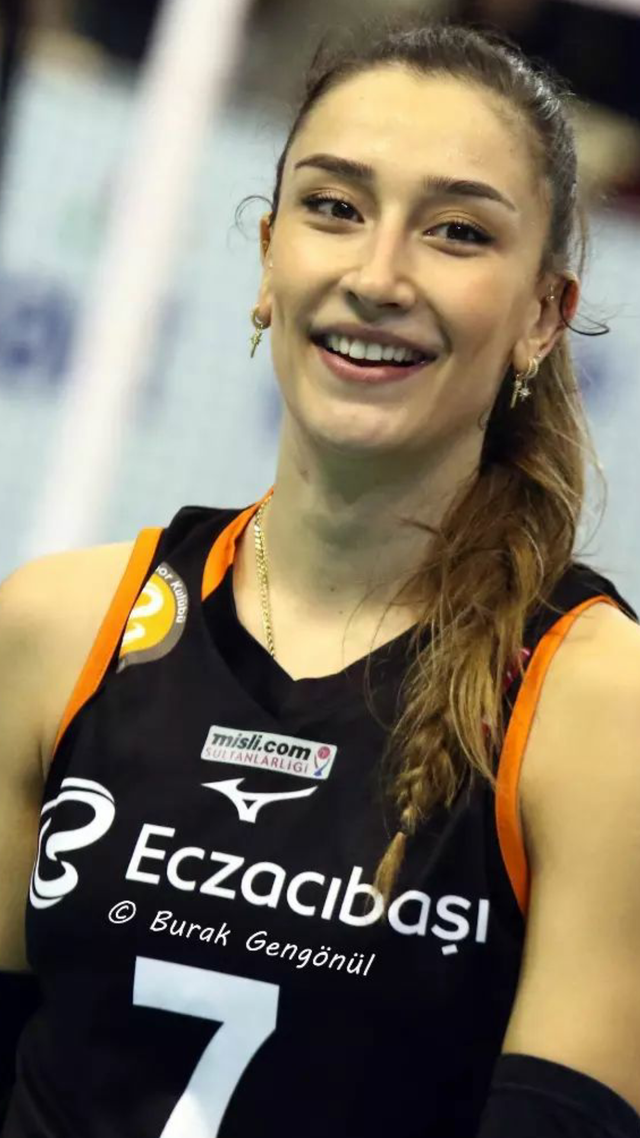 Hande Baladin — #23 Jugadoras de voleibol más hermosas