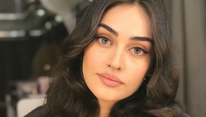 Esra Bilgiç — #13 Las mujeres más hermosas de Turquía