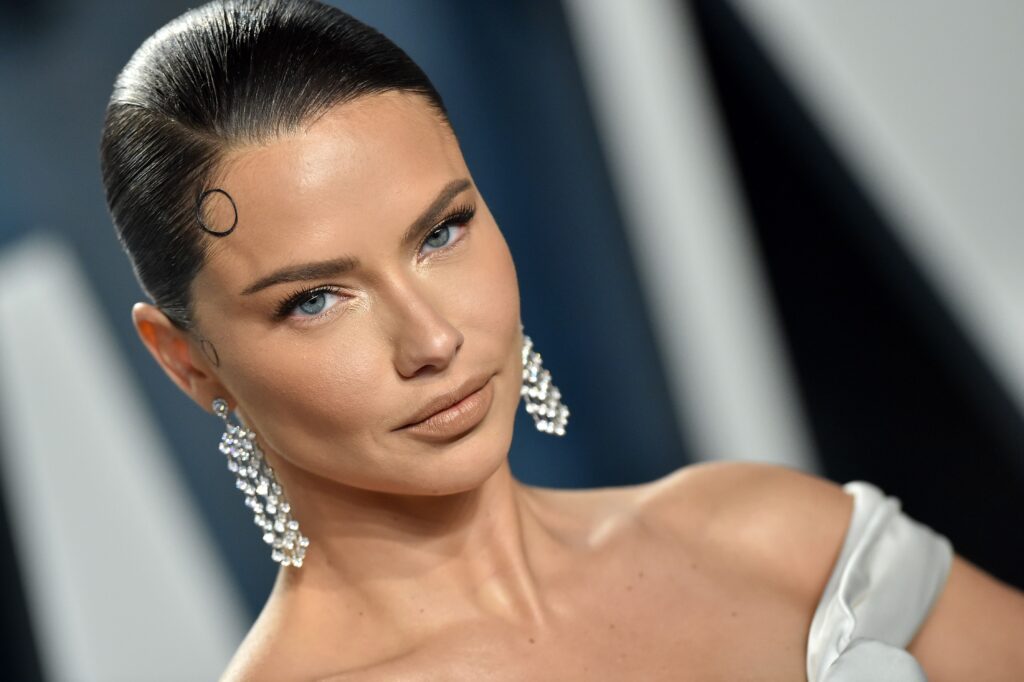 Adriana Lima — #2 Las mujeres más hermosas nacidas un 12 de junio