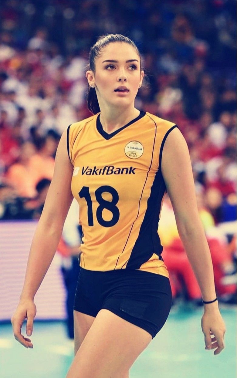 Zehra Gunes — #2 Jugadoras de voleibol más hermosas