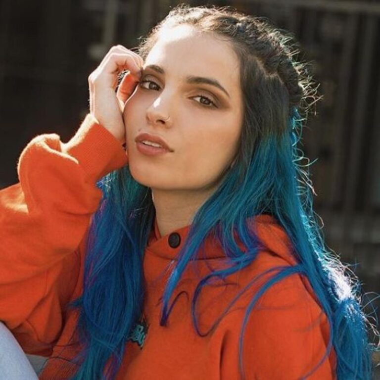 Angie Velasco — #2 Las youtubers más hermosas de Argentina