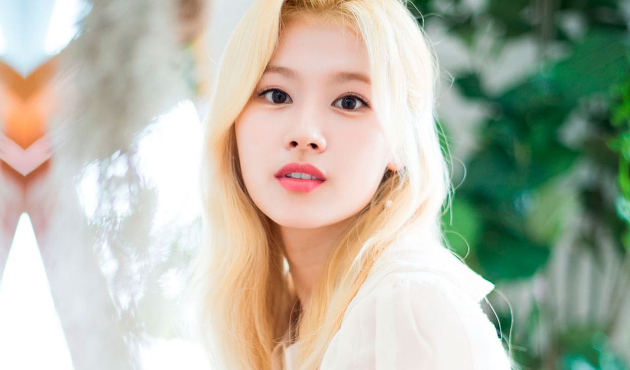 Minatozaki Sana — #3 The most beautiful singers in Japan